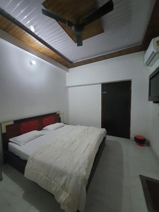 Oyo 83936 Chaudhary Guest House Bulandshahr Bagian luar foto